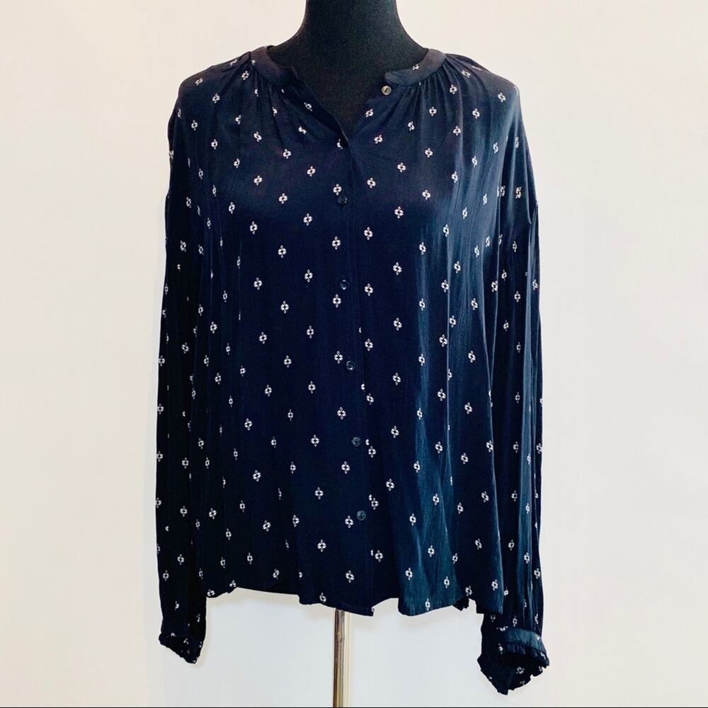 Something Navy black white geometric print button up top size Medium